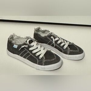 Obtaom women’s grey canvas sneakers